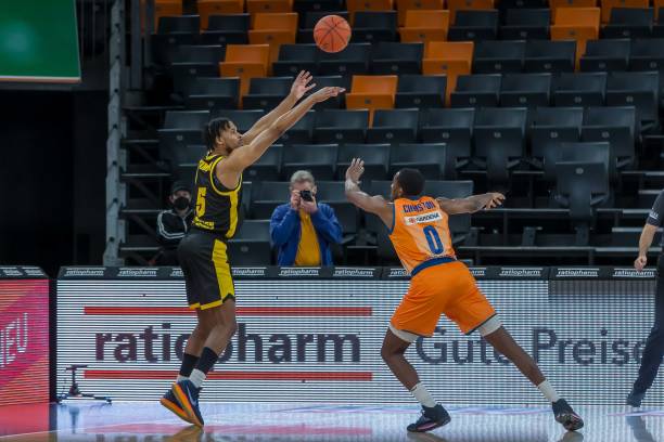 然认为自己 然认为自己